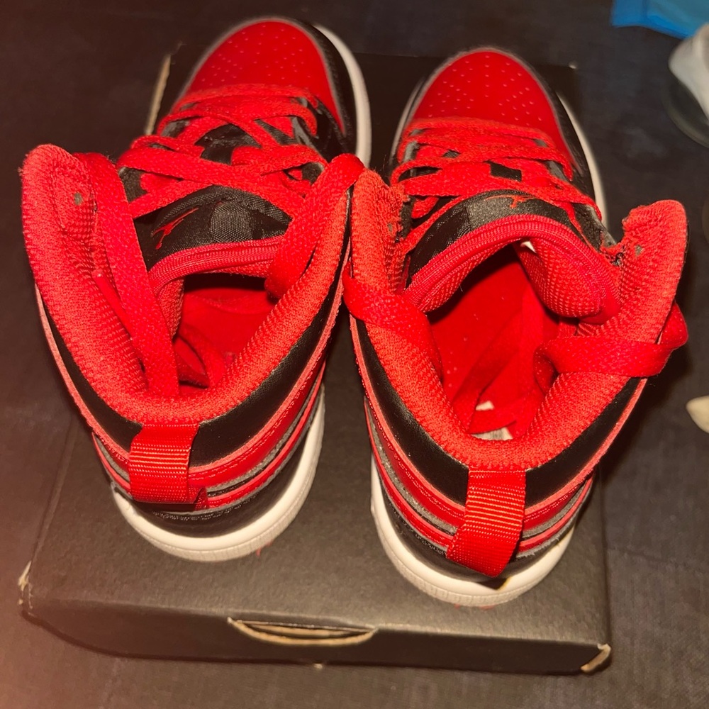 Jordan 1 mid sneakers